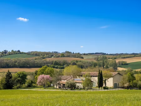a vendre maison en pierre - dépendances – 1 hectare – 32700 castéra-lectourois  gers
