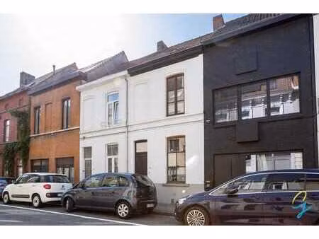 maison rénovée prête à emménager avec agréable jardin de vil