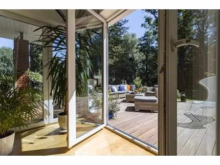 ***superbe maison individuelle de plain pied niché au cœur d'un écrin de verdure classé ! 