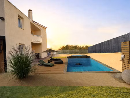 magnifique maison de 221 m2 - vue dégagée - 6 chambres