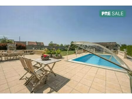 villa met 5 slaapkamers en zwembad te koop in lissewege