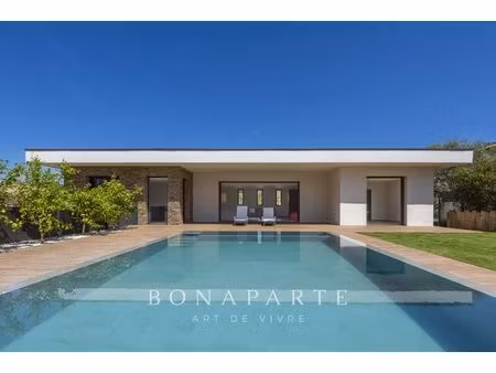 exclusivite : villa contemporaine de 330m²