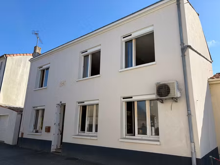 mareuil sur lay dissais 85320 calme absolu avec tout a pied maison a rafraichir avec garag