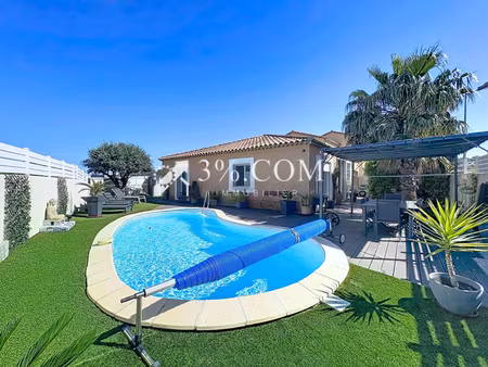 maison de plain-pied avec piscine  jardin et vue dégagée sur la falaise  hauts de narbonne