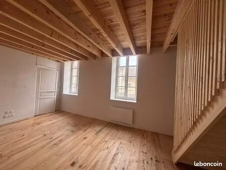 rare- t2bis duplex 48 m² - créon centre dans immeuble de caractère