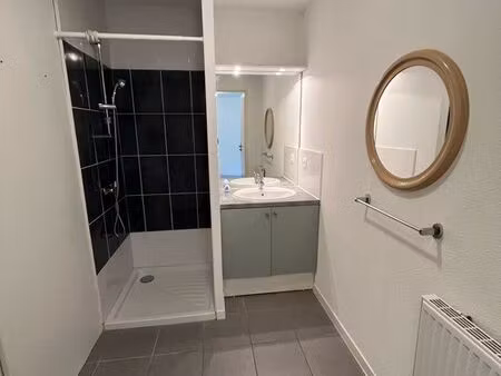 appartement 2 pièces 41 m² avec place de parking sécurisée à louer