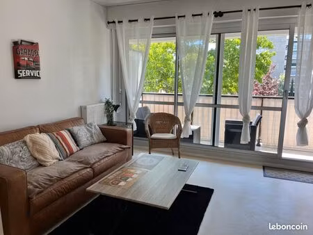 location t1 33 44 m2