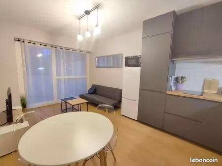 beau t2 rénové avec balcon et parking