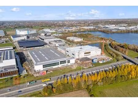 uitstekend gelegen kantoorruimte van 998 m² met visibilit...
