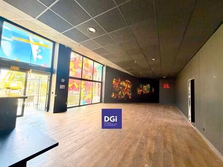 location commerce nimes 30900 283m²