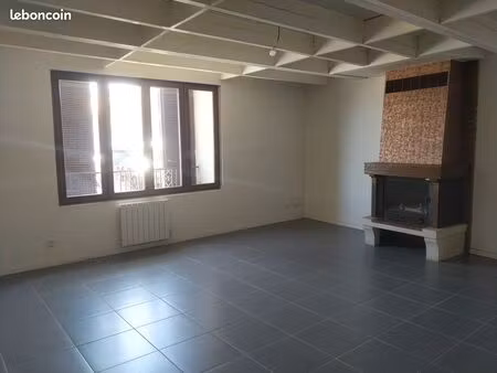 haux - maison t4 avec jardinet  appentis et place de parking- 110 m² intérieur rénové