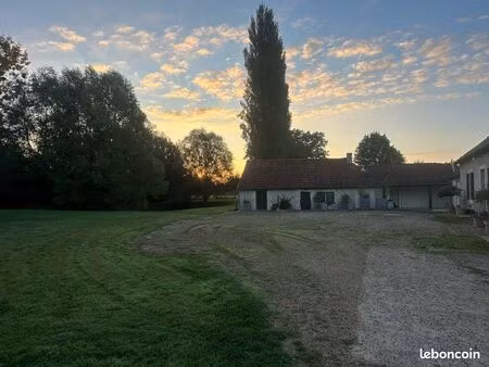maison de caractère située entre baugé et noyant