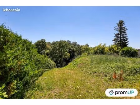 terrain 8 860 m² vars