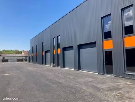 entrepot 179 m² a louer