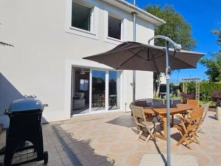 villa 4 pièces 82 m²
