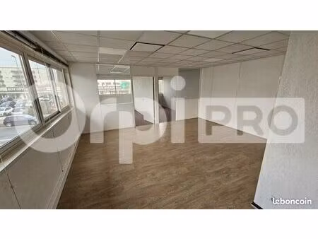 bureau 58 m²