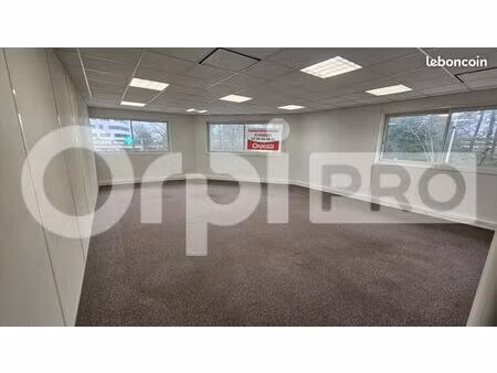 bureau 78 m²