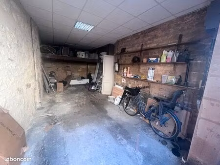 garage / stockage à louer place saint michel