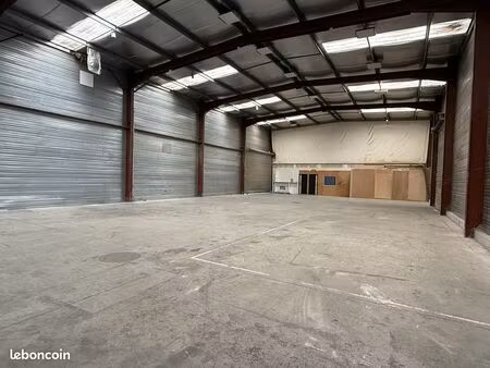 entrepôt 900 m² begles