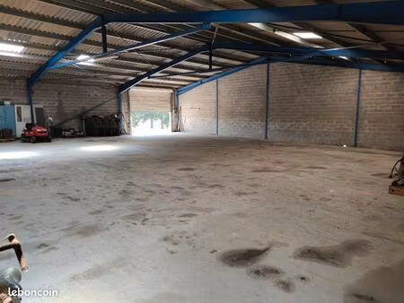 location emplacement dans hangar