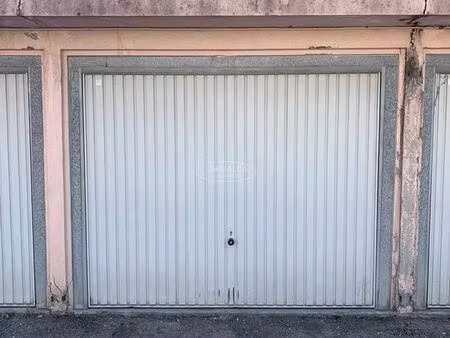parking/box 15 m² cluses
