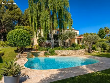 propriété 6 pièces 241 m²