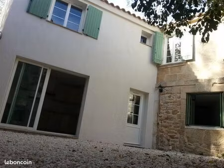 maison de village rénovée avec cour – saint jean de cornies