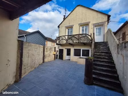 maison meublée avec exterieur