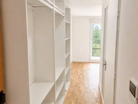 studio + balcon - proche métro/rer