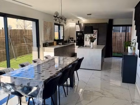 ? villa contemporaine 2023 à saint-brès