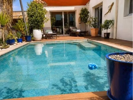 maison t5 de 160 m2 en plein coeur de bassan avec son jardin et sa magnifique piscine bali