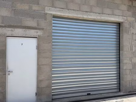 local de stockage pour artisan  particulier  bricoleur