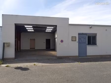 atelier/ local de stockage