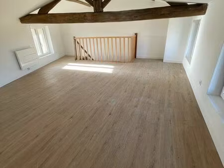 ? à louer – bel appartement t2 duplex de 50 m² à celles-sur-belle
