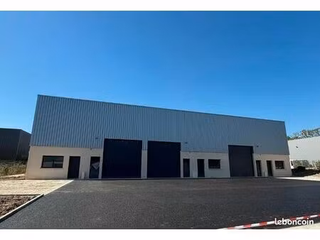 entrepôt neuf 176m² + bureaux – accès pl – pont-péan