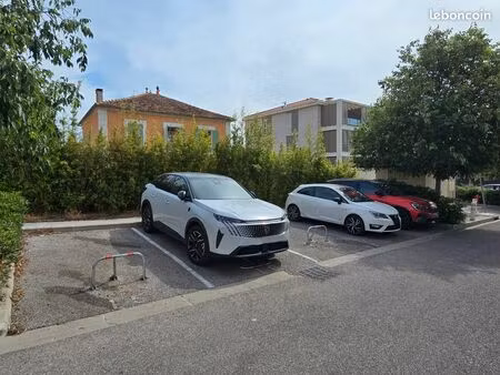parking a louer