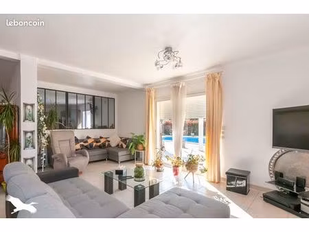 villa 7 pièces 195 m²