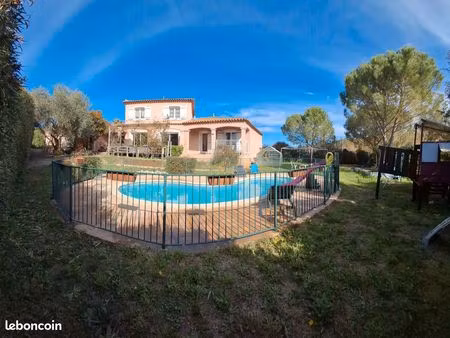 villa t5 de 155 m² + piscine + double garage + rente panneaux solaires