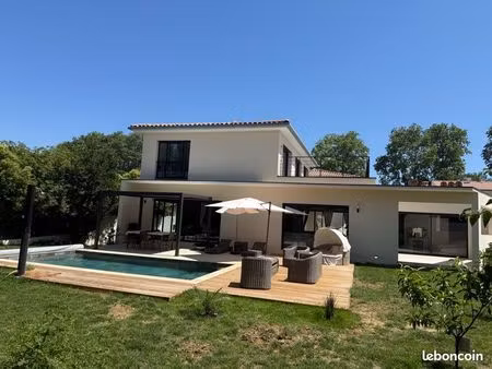 superbe villa d’architecte contemporaine de 250 m2 avec double garage