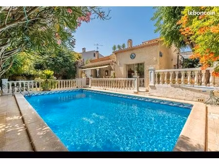 maison de caractere double acces independant piscine et grandes terrasses sur terrain 600m