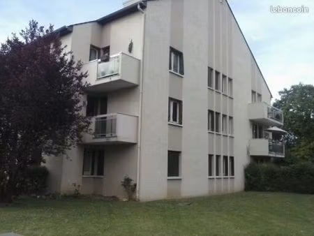 agréable f2 avec jardinet