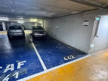 a vendre  place de parking en sous-sol  rue edouard vaillant  gare sncf (13m²)