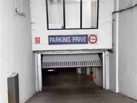 parking 15 m² tours