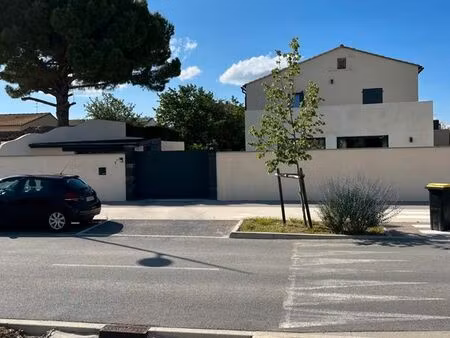 propriété de standing avec terrain et piscine