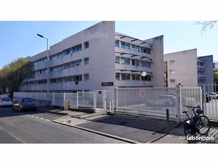 box fermé 14 m² ; quartier des beausoleils (les arceaux)
