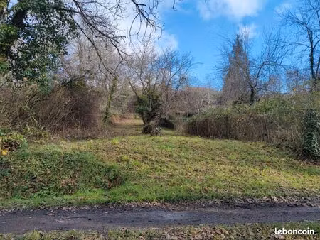 terrain de loisirs 500m2 à 150m de la rivière