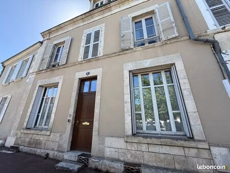 maison 8 pièces 195 m²
