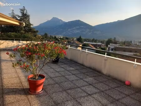 dernier étage t5 amenagé t4 (115m²) : maison sur les toits avec terrasse 140m²