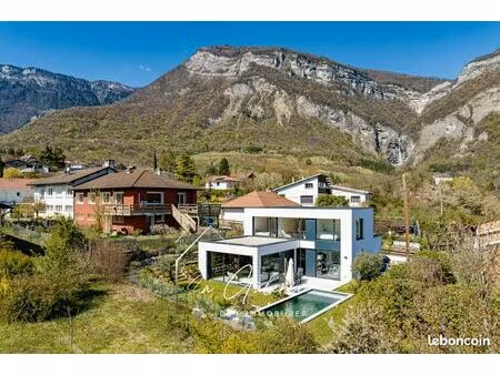 villa 6 pièces 137 m²