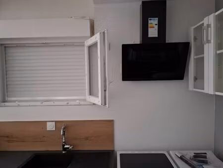 studio totalement rénové et meublé+ clim reversible